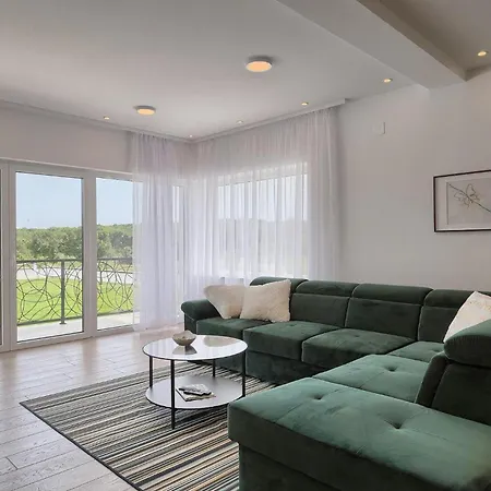 Holiday home Enigma Pula